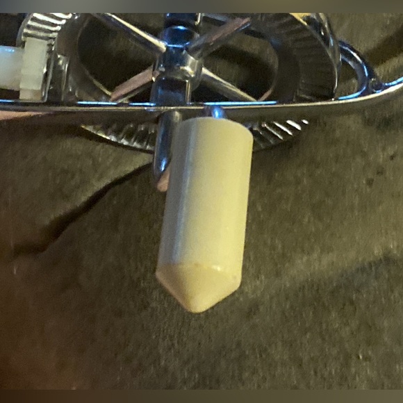 1950’s Vintage Hand Mixer - Stainless Steel cream handle on side - Picture 5 of 11